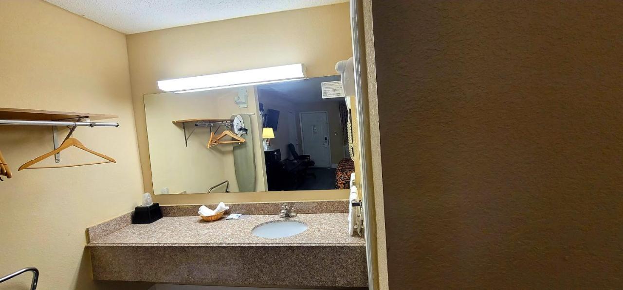 Regency Travel Inn Hayti Zewnętrze zdjęcie