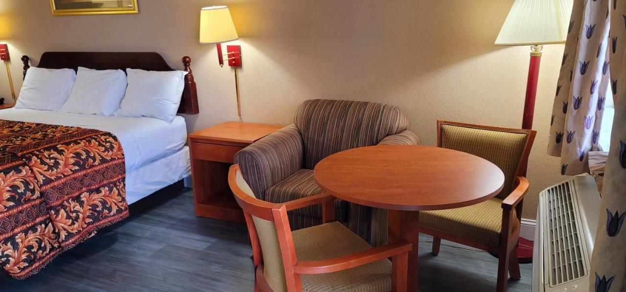Regency Travel Inn Hayti Zewnętrze zdjęcie